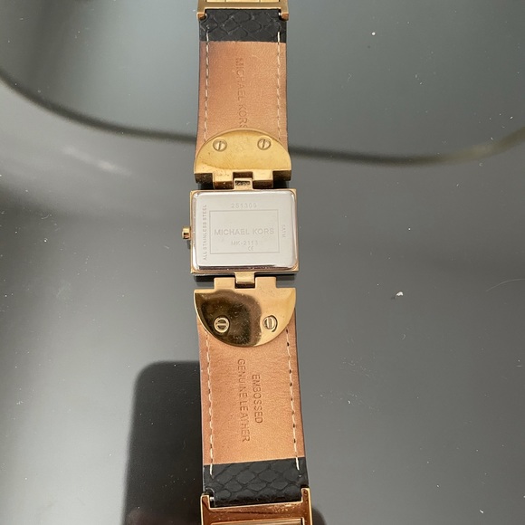 Michael kors watch - Picture 2 of 2